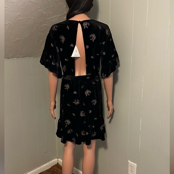 Lost + Wander Black Velvet Embroidered Mini Dress Ruffle Hem Size Large NWT - Picture 5 of 15